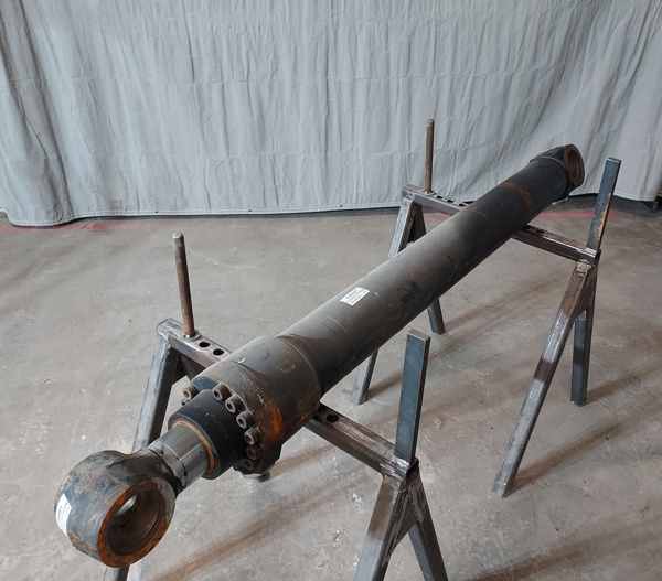 Used CYLINDER GRP - BOOM 4185481