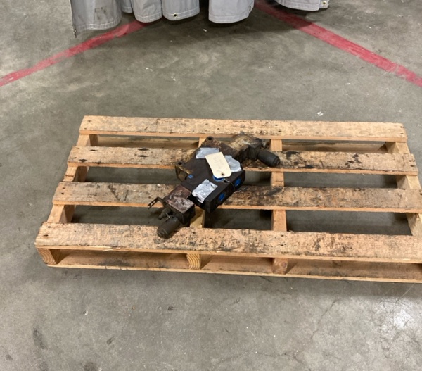 Used VALVE GRP 4415945