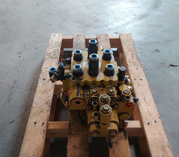 Used VALVE GRP - MAIN CONTROL 4515889 3