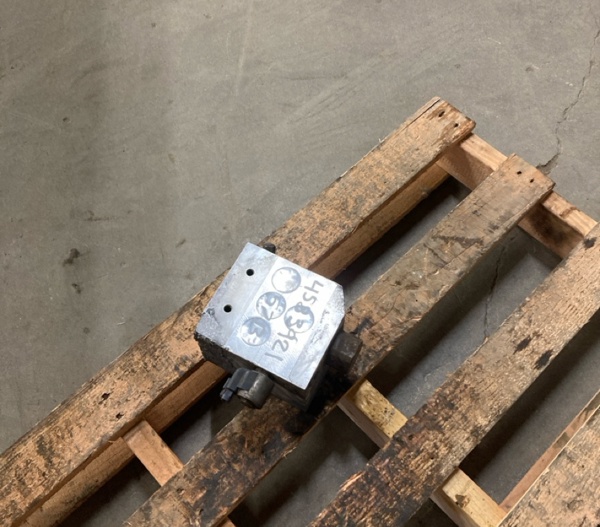 Used VALVE GRP 4583921 3