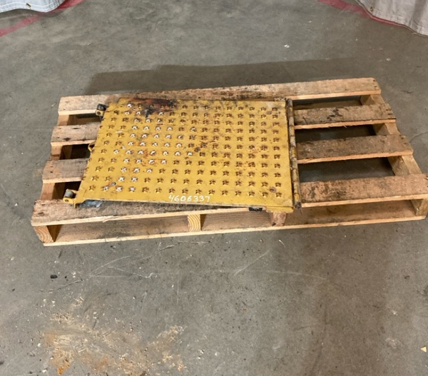 Used COVER A 4606337Used COVER A 4606337