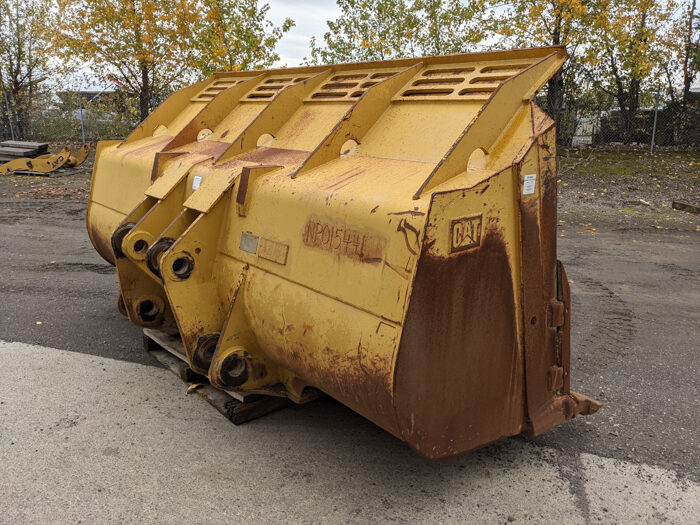 Good Used BUCKET 138" SPADE NOSE ROCK 602062 Portland Tractor Inc. (PTI)