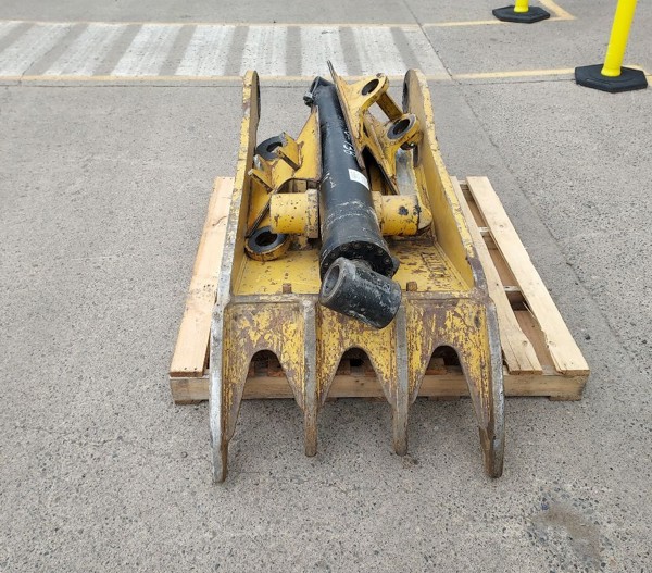 Used THUMB GRP - 30" 4-TOOTH 61-0472 3