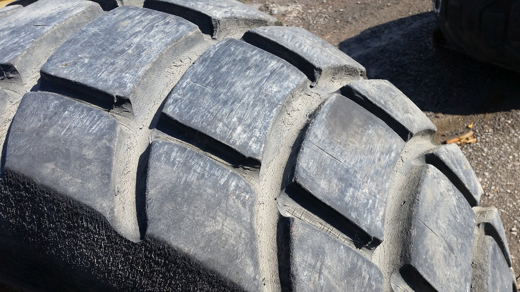 Used TIRE 70-0030 4