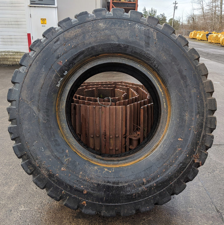 Used TIRE 70-0198