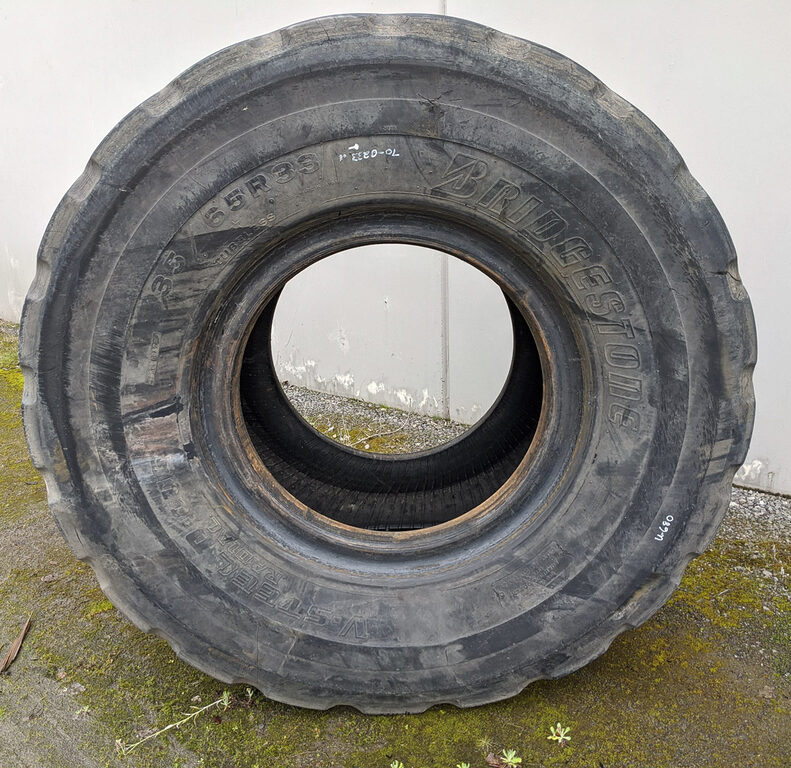 Used TIRE 70-0233