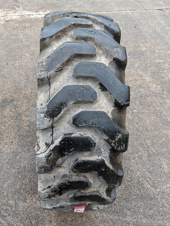 Used TIRE 70-0242 2