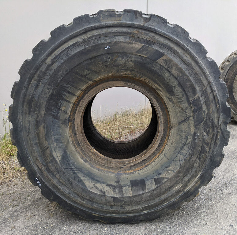 Used TIRE 70-0295 2