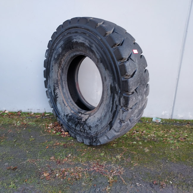 Used TIRE 70-0332