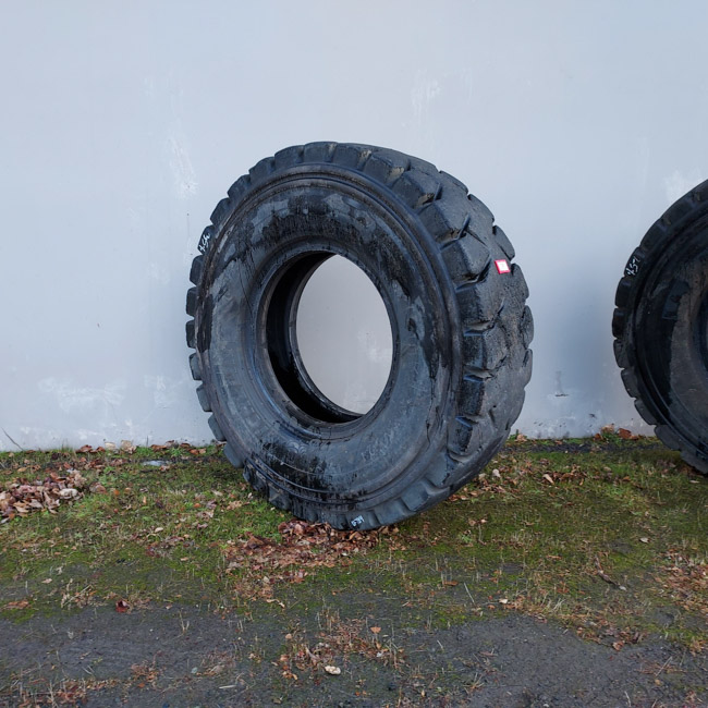 Used TIRE 70-0333 4