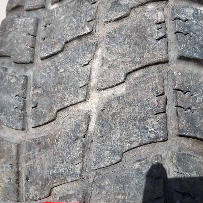 Used TIRE 70-0382 2