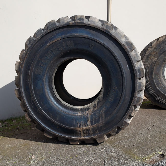 Used TIRE 70-0385 4