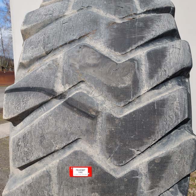 Used TIRE 70-0387 2
