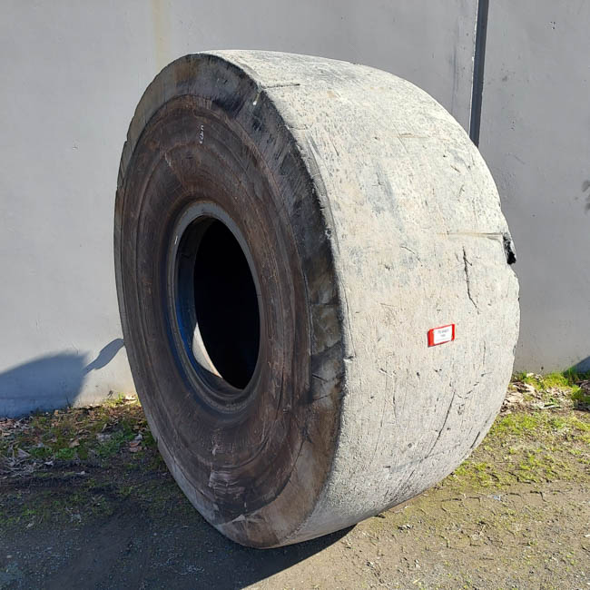Used TIRE 70-0401