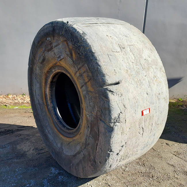 Used TIRE 70-0402