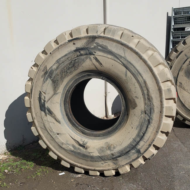 Used TIRE 70-0415 4