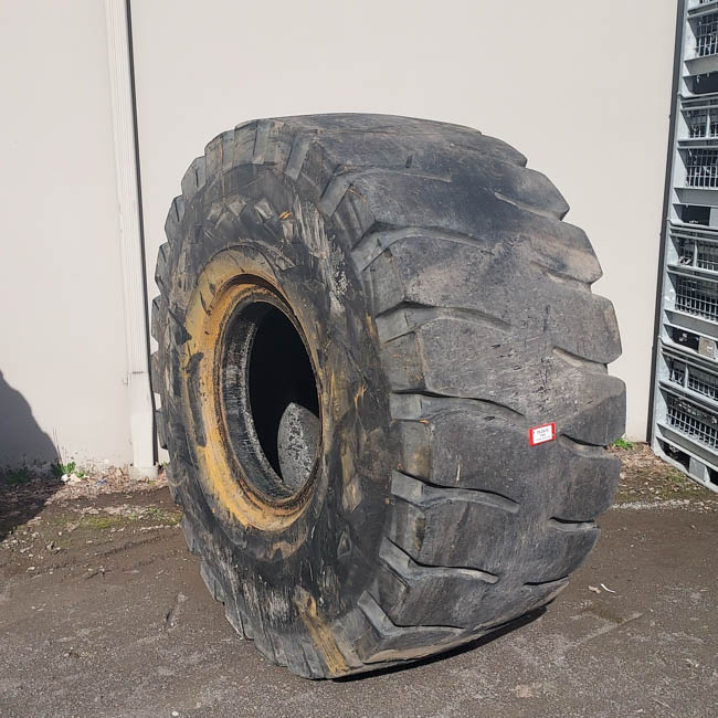 Used TIRE 70-0418
