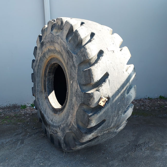 Used TIRE 70-0423
