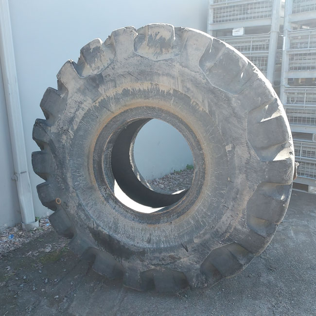 Used TIRE 70-0423 4