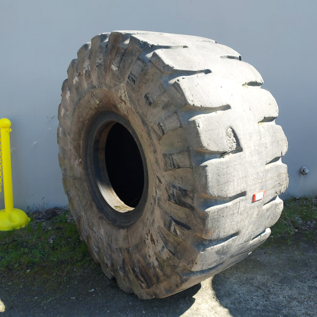 Used TIRE 70-0425