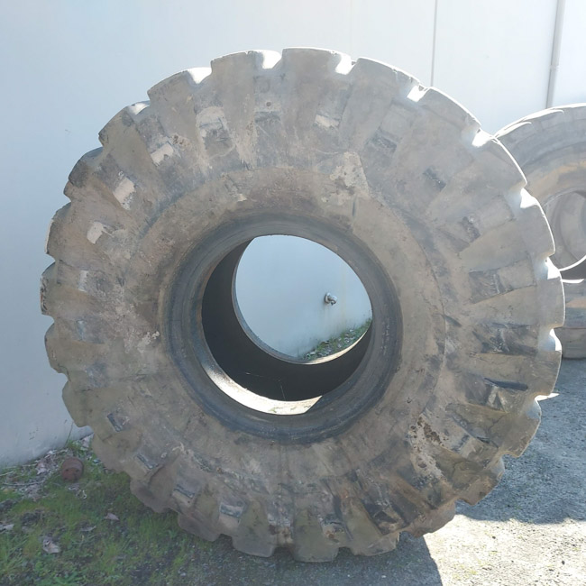 Used TIRE 70-0425 4