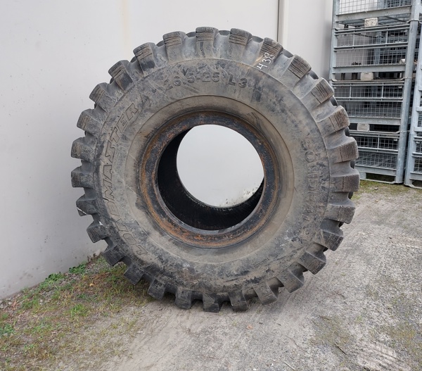 Used TIRE 70-0438