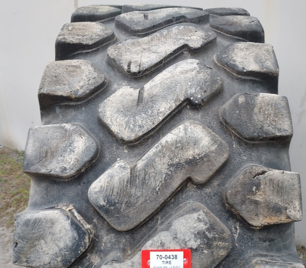Used TIRE 70-0438 2