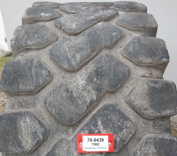 Used TIRE 70-0439 2