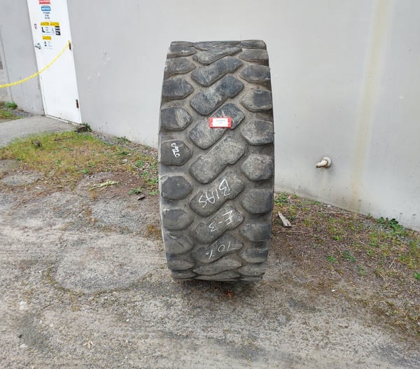 Used TIRE 70-0439 3