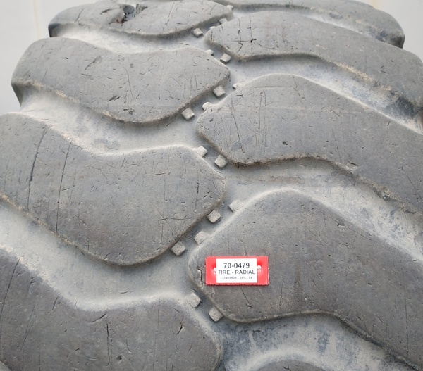 Used TIRE 70-0479 2