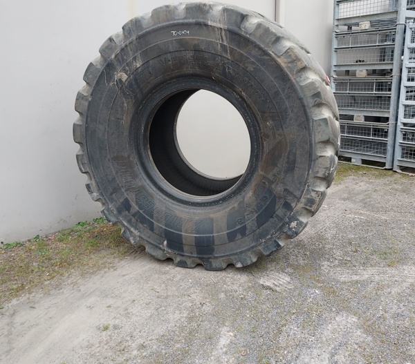 Used TIRE 70-0479 4
