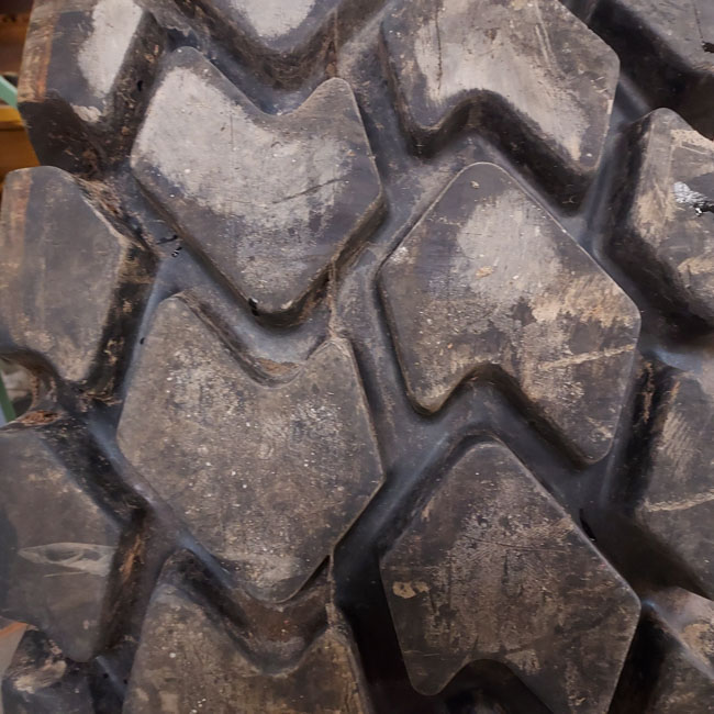 Used TIRE 70-0492 2