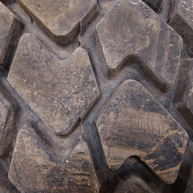 Used TIRE 70-0493 2