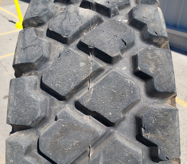 Used TIRE 70-0495 2