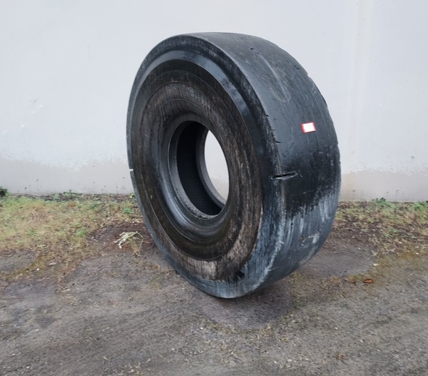 Used TIRE 70-0504