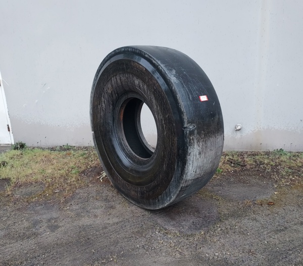Used TIRE 70-0506