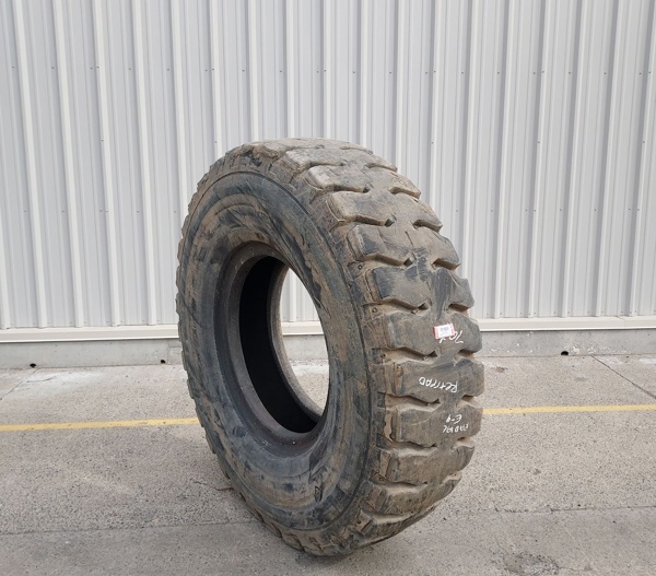 Used TIRE 70-0522