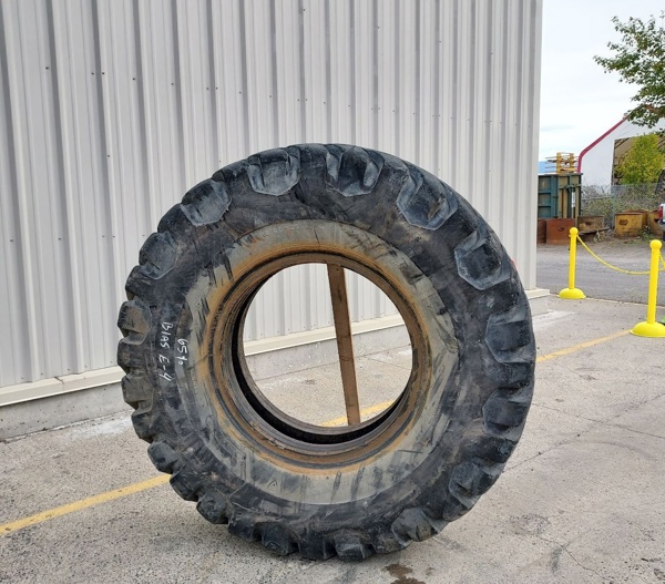 Used TIRE 70-0523 2