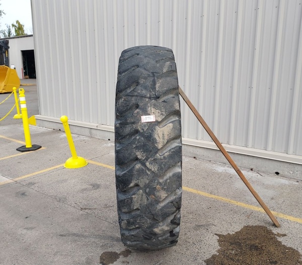 Used TIRE 70-0523 3