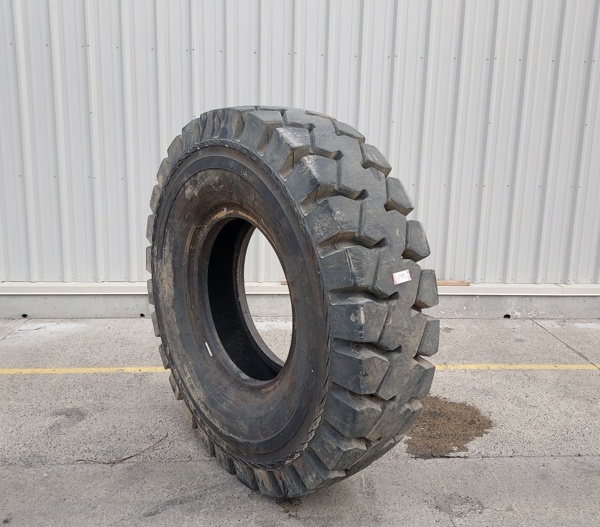 Used TIRE 70-0524