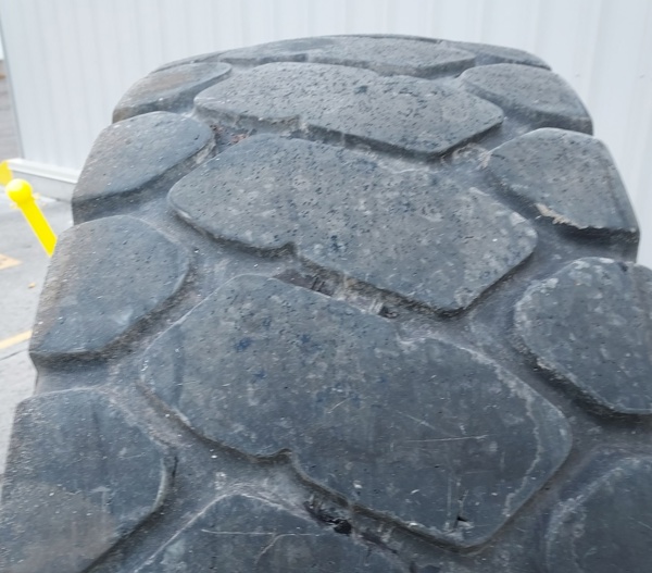 Used TIRE 70-0530 4