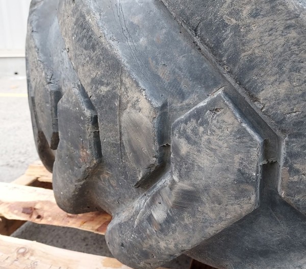 Used TIRE 70-0541 4