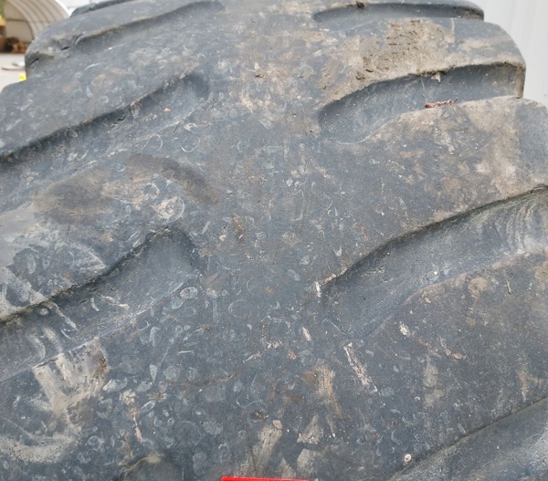 Used TIRE 70-0549 2