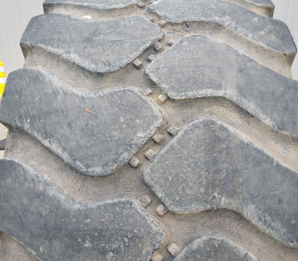 Used TIRE 70-0551 2