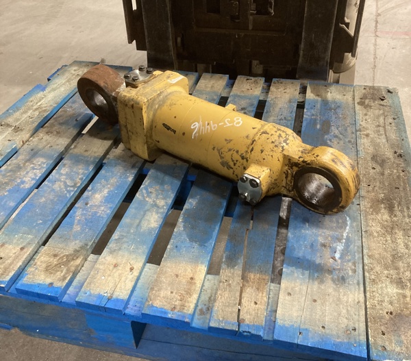 Used CYLINDER GRP - LOAD 8J9446 2