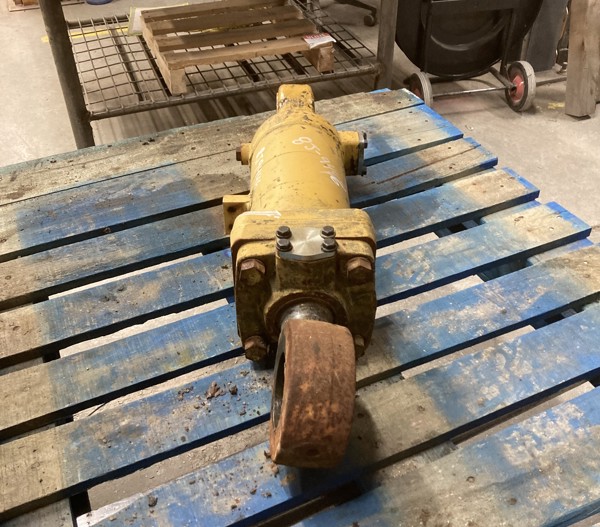Used CYLINDER GRP - LOAD 8J9446 3