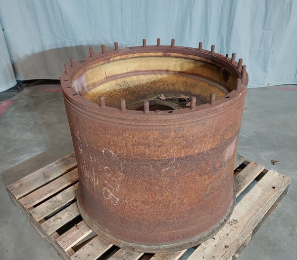 Used WHEEL A - FRONT 8W9988 2