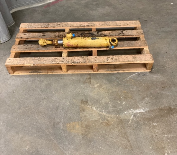 Used CYLINDER GRP 9T2395 2