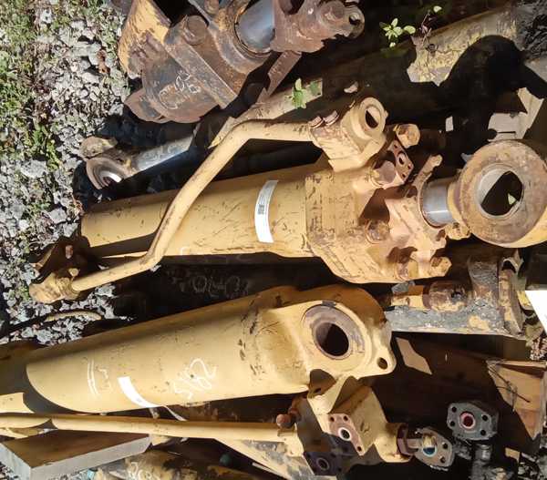Caterpillar  Used Cylinder Grp - Bowl RH CT-5J2449
