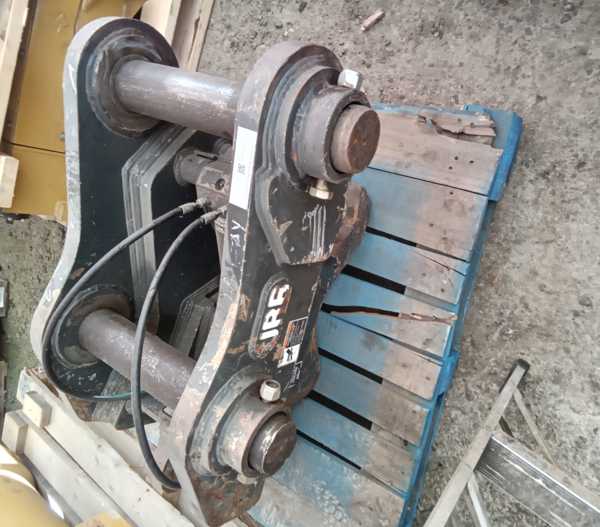 Used QUICK COUPLER KM-50074027